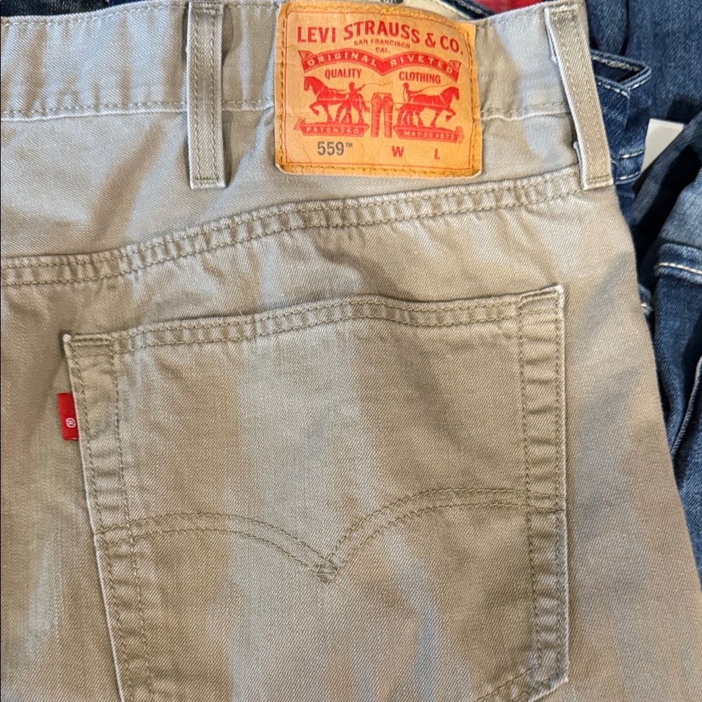 Levi's Men's Beige Relaxed Jeans